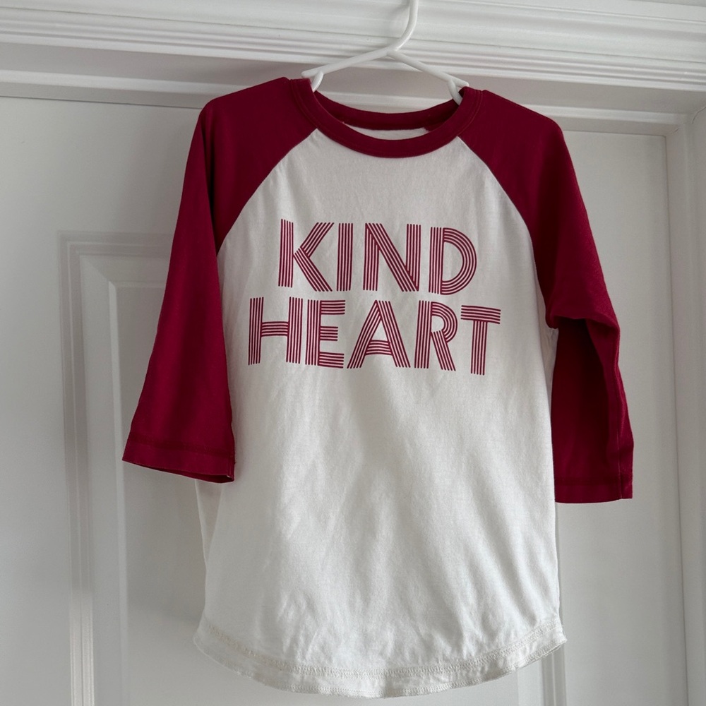 Peek “kinda heart” baseball tee